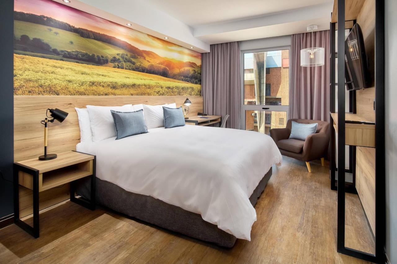 Protea Hotel By Marriott Pretoria Loftus Park Esterno foto