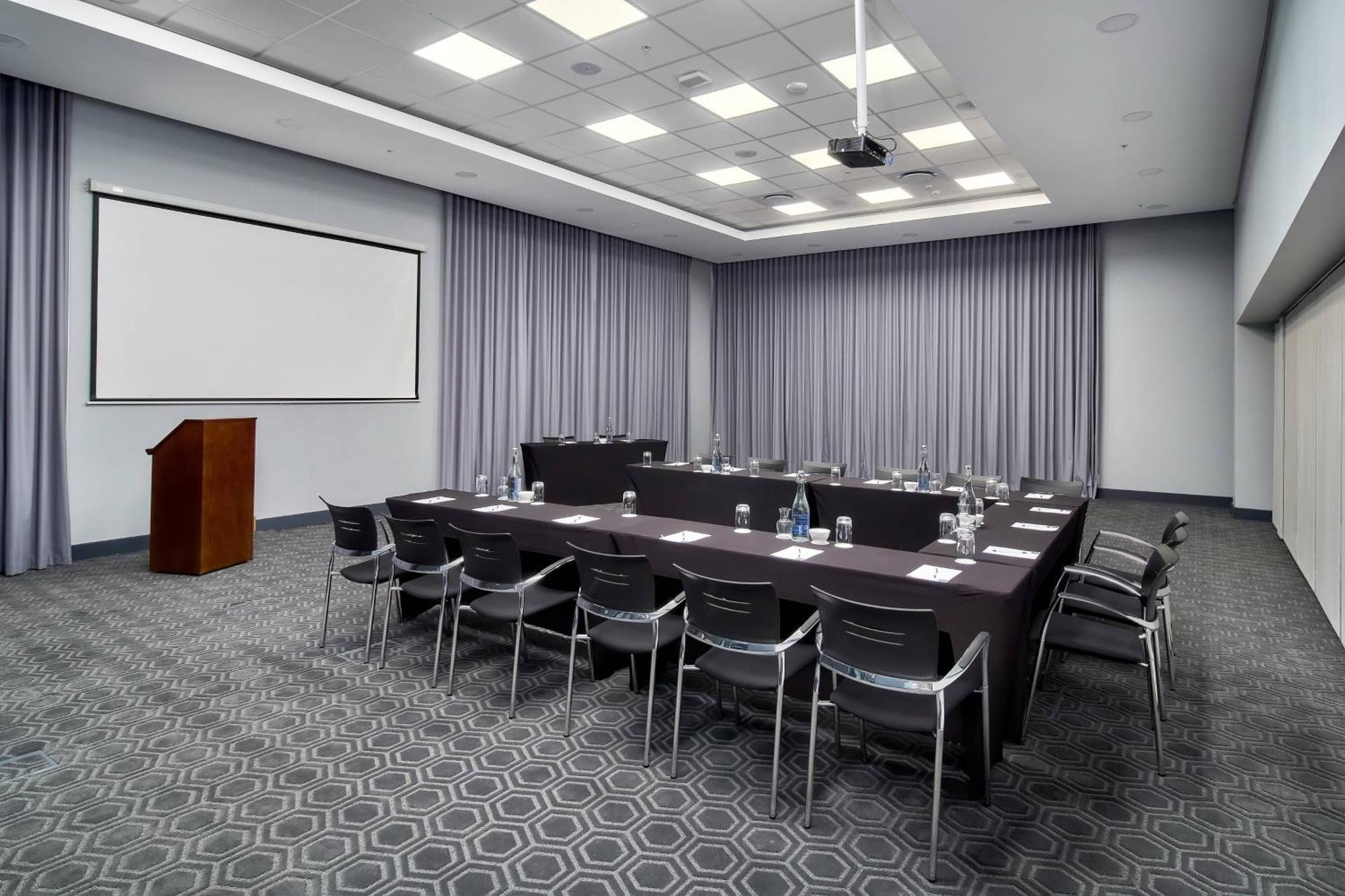 Protea Hotel By Marriott Pretoria Loftus Park Esterno foto